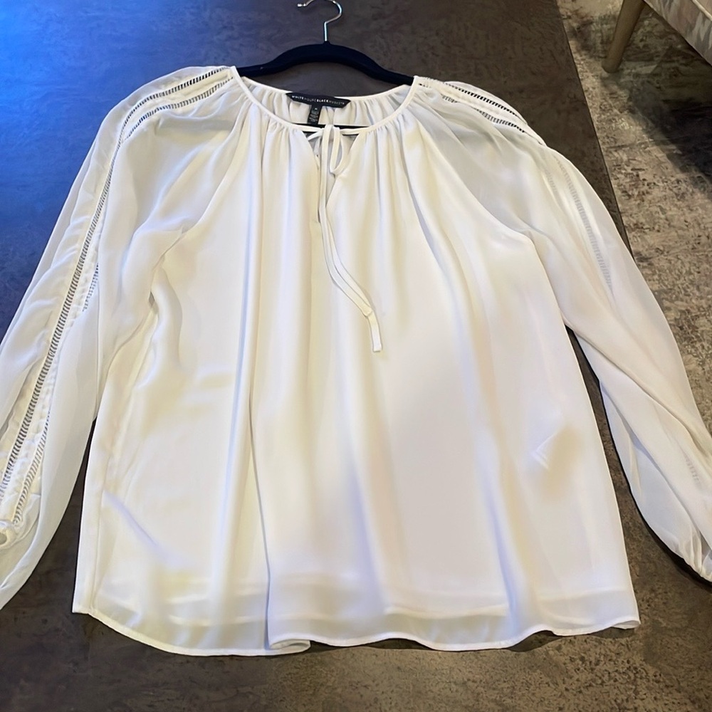 Excellent condition, White House Black Market size 6 Ivory blouse